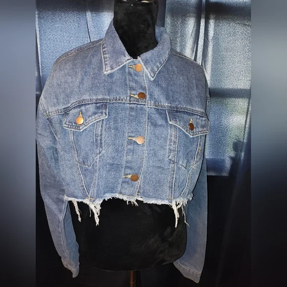 Stylish Blue Cropped Denim Jacket - Picture 3 of 4